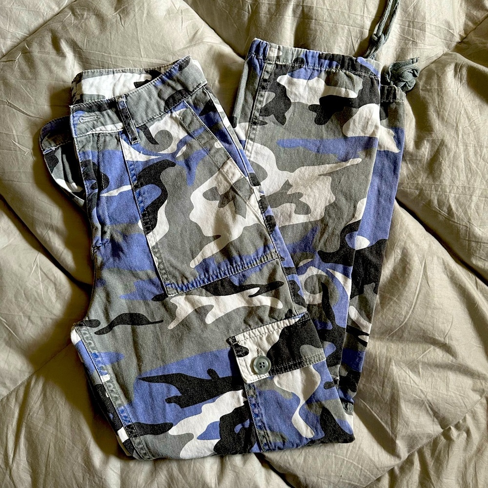Urban Outfitters size 0  Cargo Pants